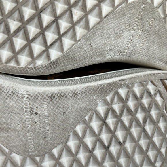 Authentic Louis Vuitton Luxembourg Sneaker - Picture 11 of 11